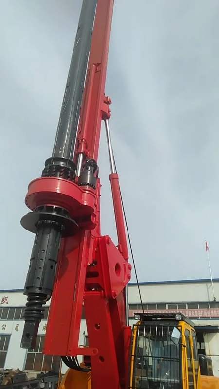 打桩用小型旋挖钻机【凯澳旋挖钻机】