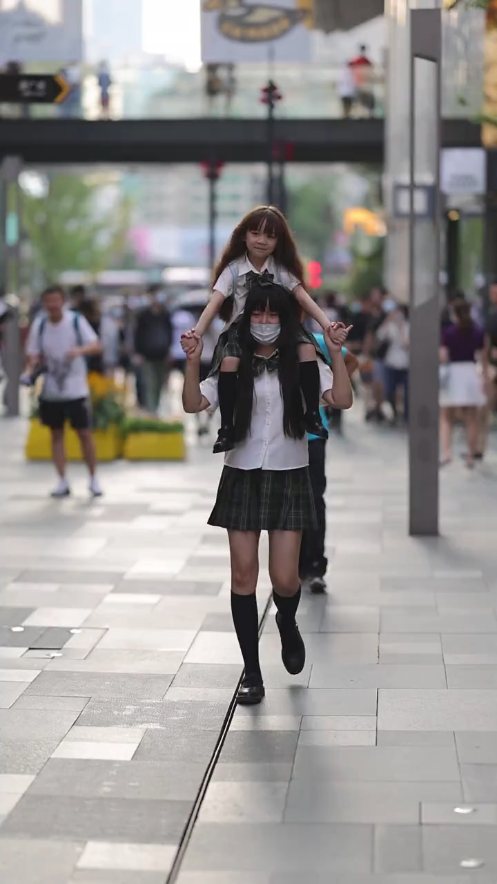 有马马肩骑的童年才是金色的童年?