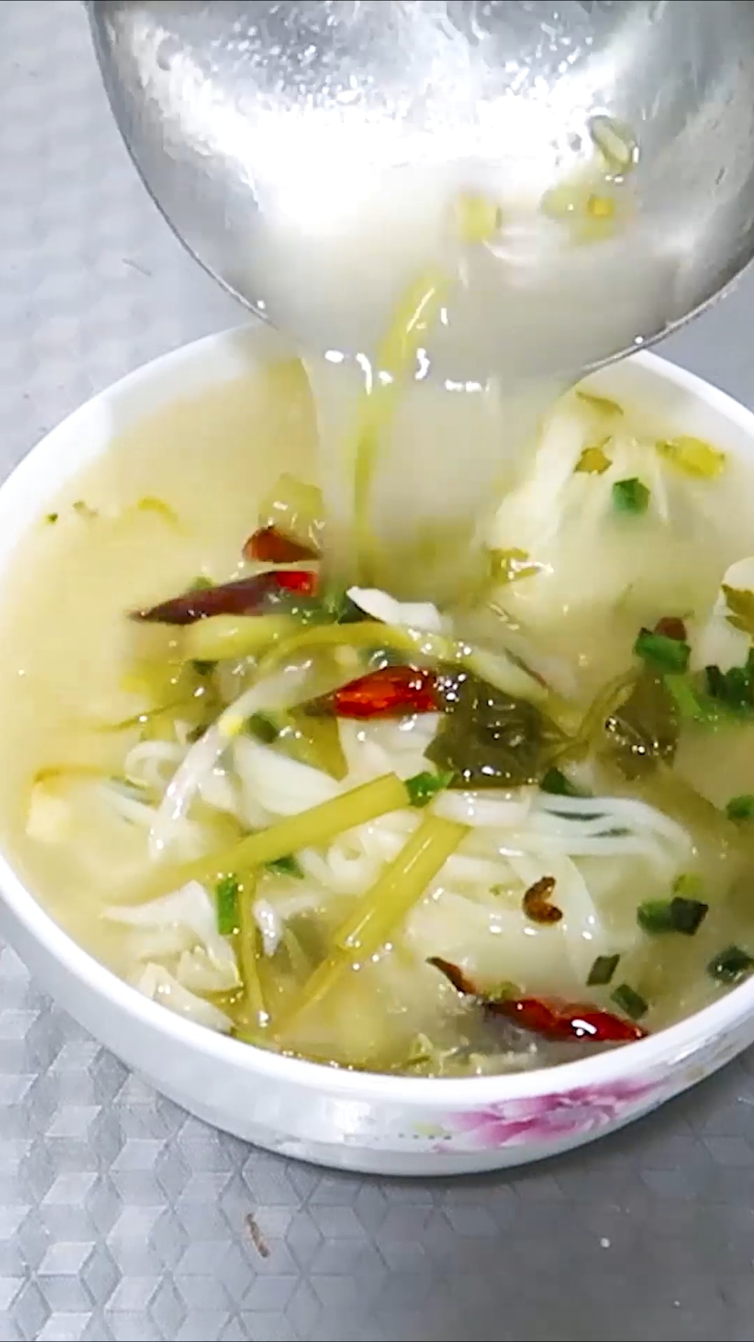 手工面食#天热做一个这样的浆水面,酸爽可口,又解暑