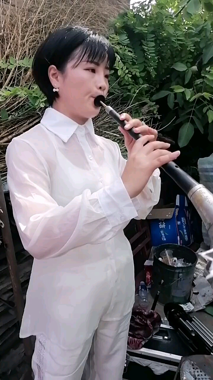 段莎莎不愧是民间唢呐女高手