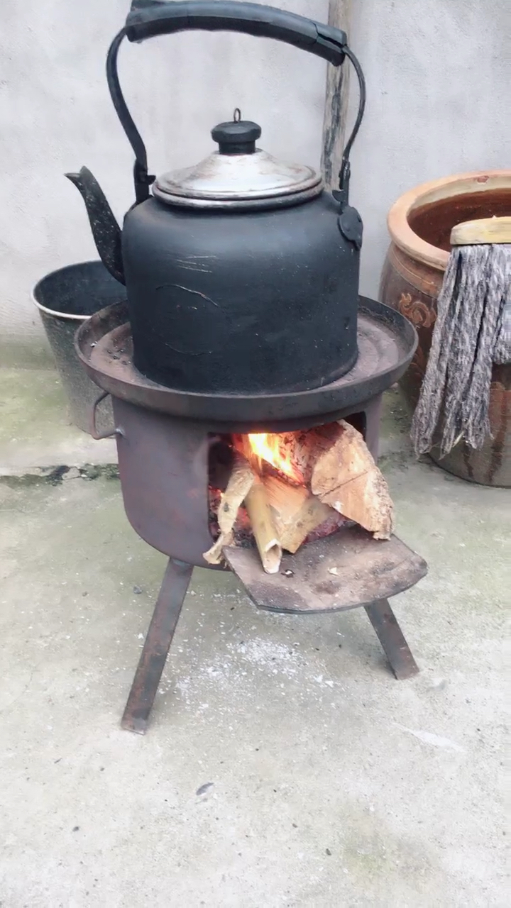 农村热天这样烧水!