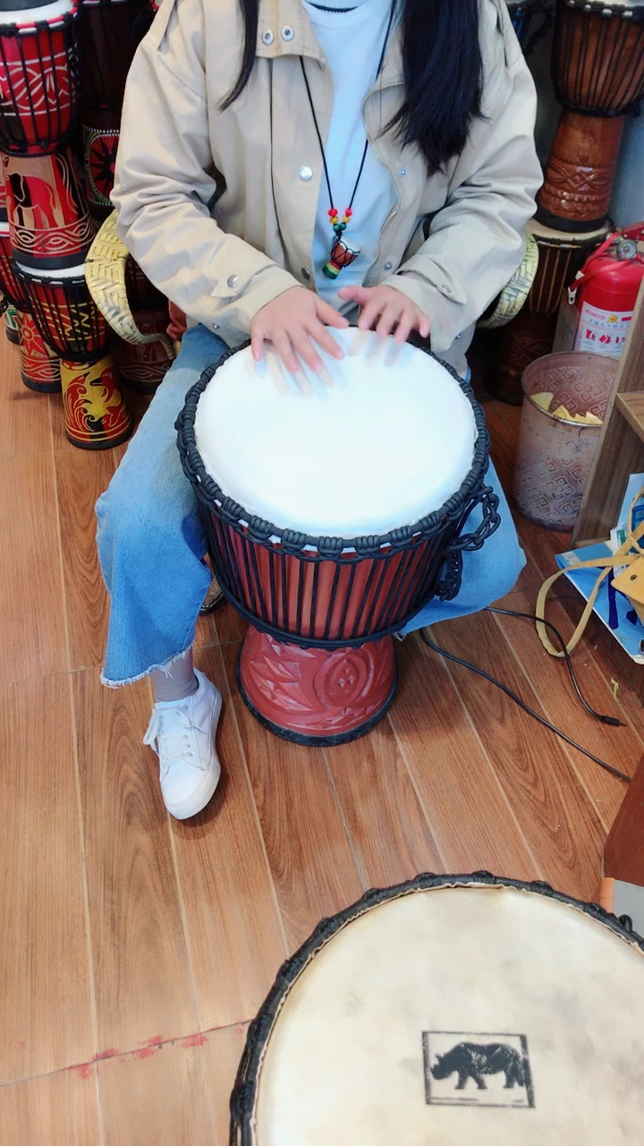 丽江手鼓小姐姐