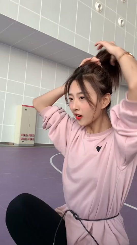 第一次见女神扎头发 扎的还挺好的苏宁 分享哥模特现场 豪哥「车模之