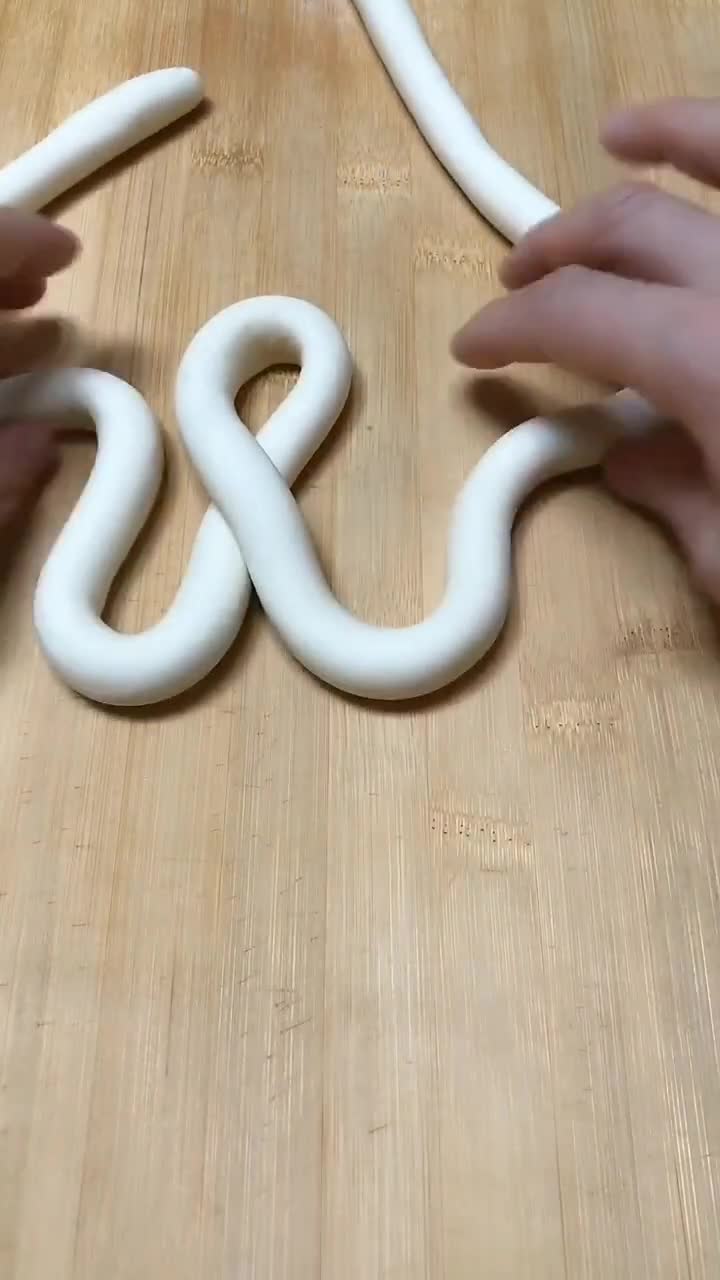很简单的面条做成艺术品,真正的民间高手!-度小视