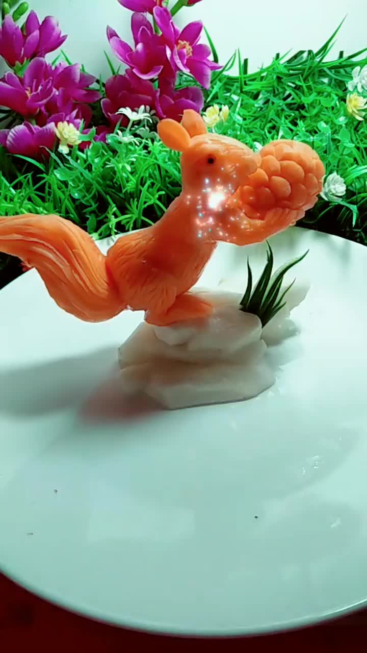 胡萝卜雕的小松鼠