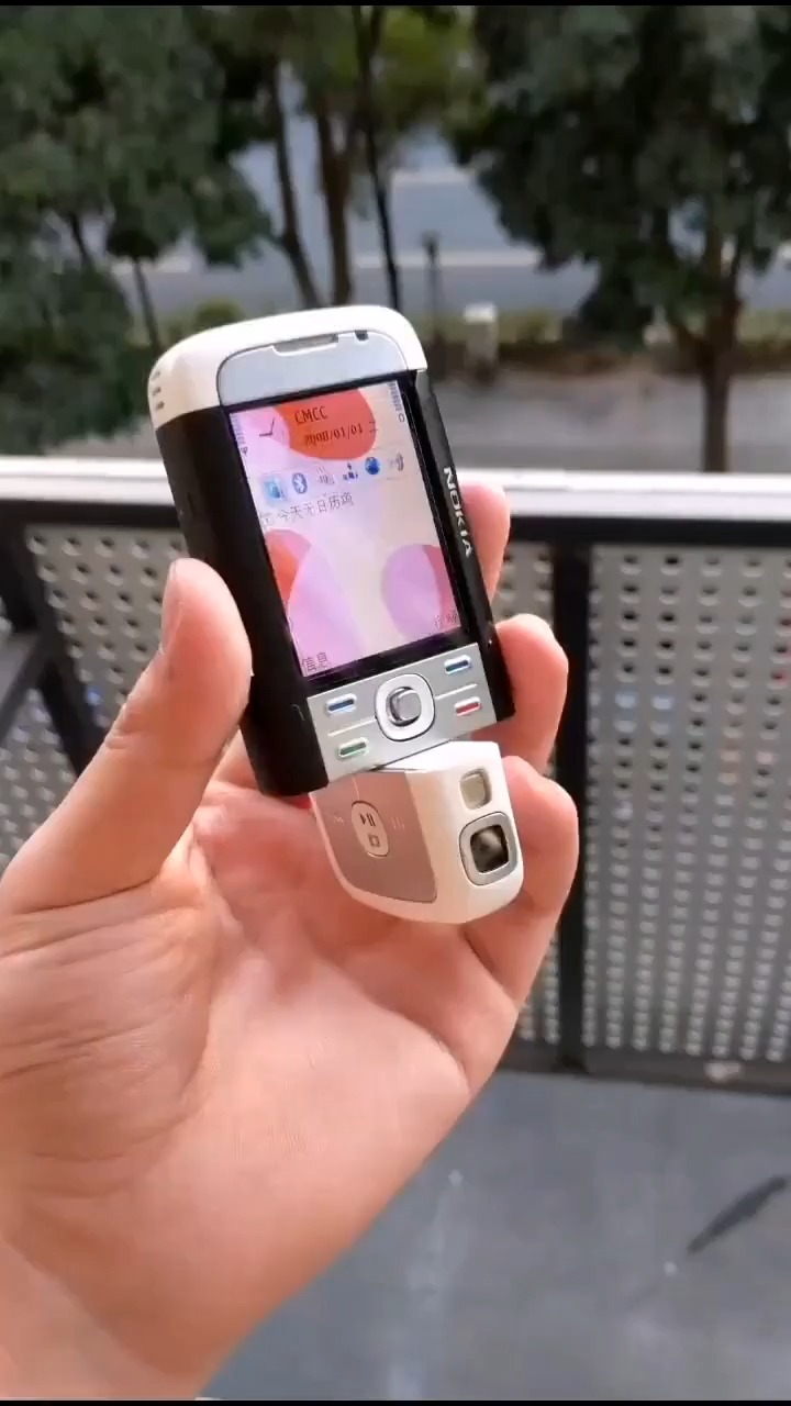 搞笑段子剧#10年前的手机,十年前真的惊艳到我了,机身竟可以360度