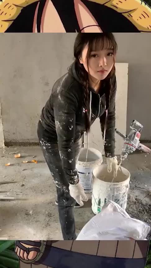 工地的腻子工,长得很俊俏,为了生活在这刮腻子