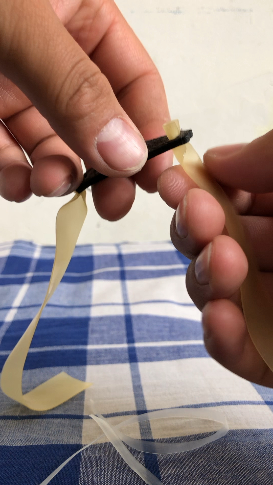 徒手绑皮筋教程,非常方便.