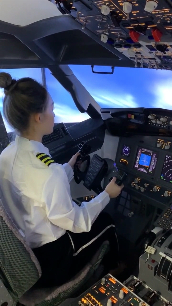 最美客机 女飞行员