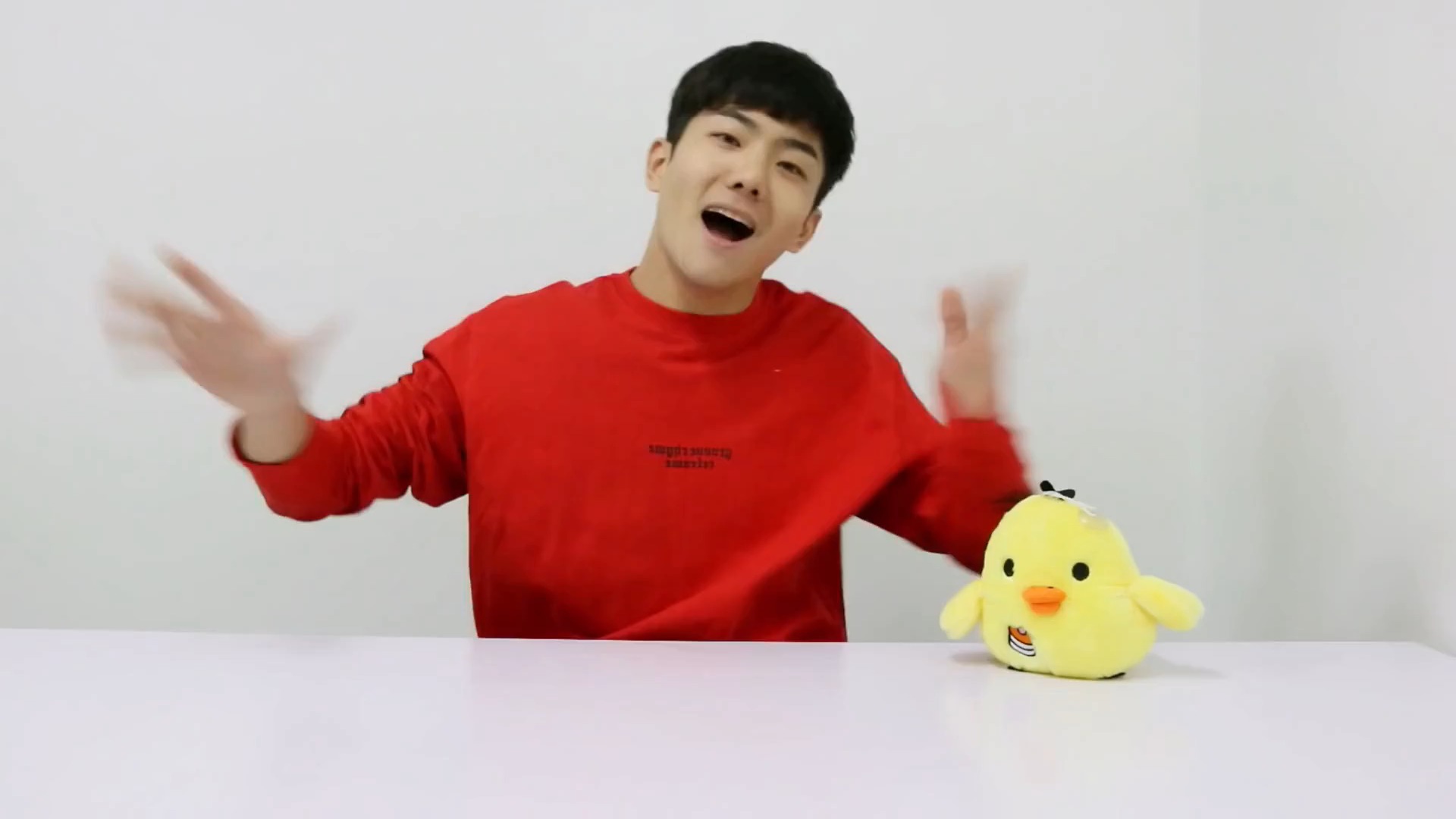 坤坤挑战拔鸡毛玩具!伶可兄弟