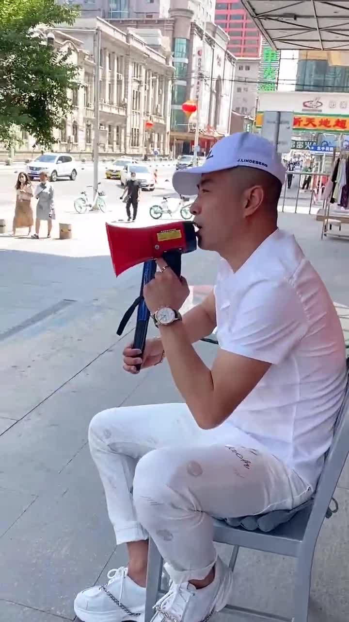 麻辣烫网红店能火全靠喇叭哥这口才简直没谁了