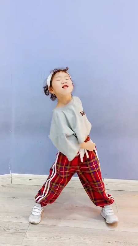 小孩子跳"螃蟹舞"居然可以这么可爱,这是看过最好看的螃蟹舞了!