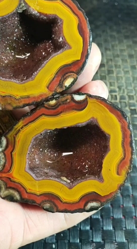 战国红玛瑙水晶洞聚宝盆