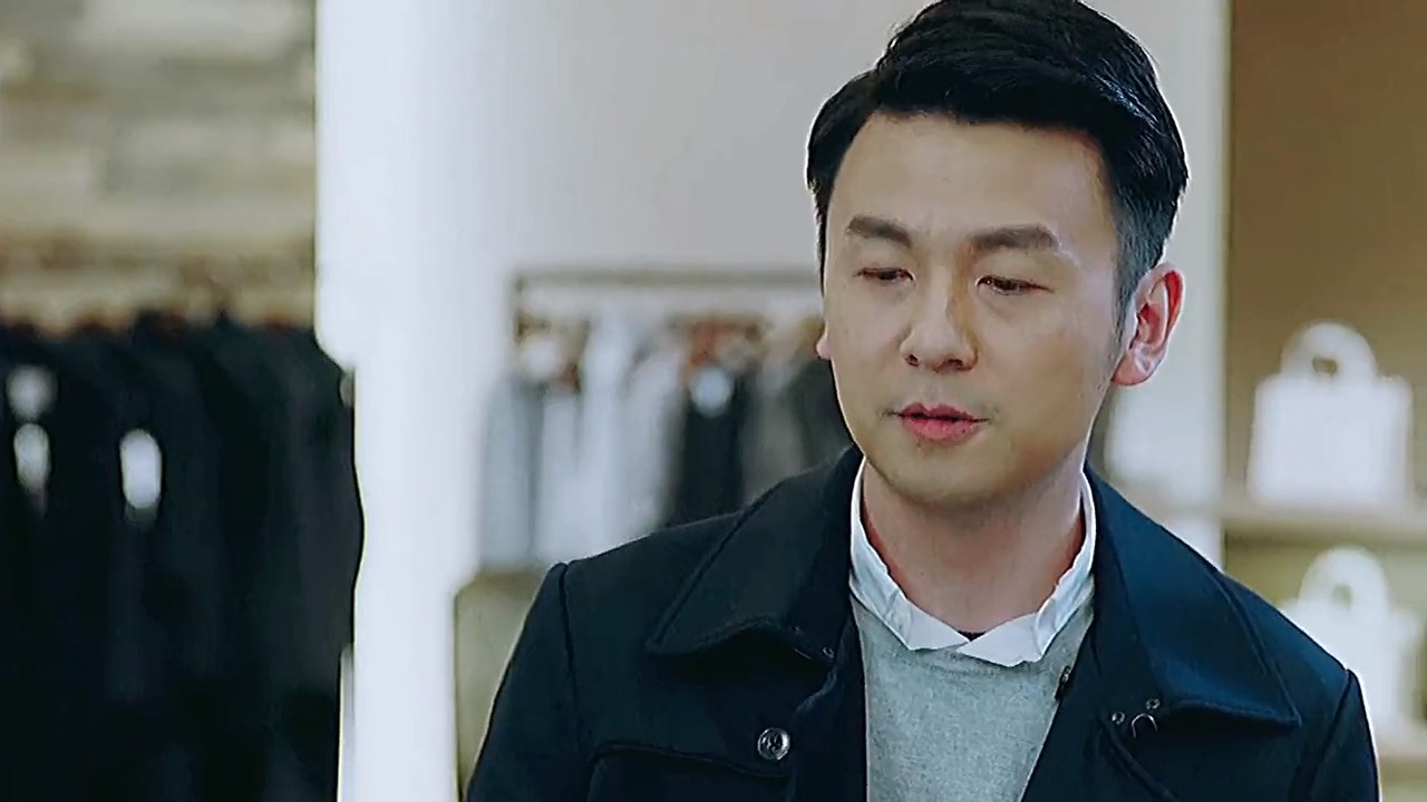 精彩影视#陈俊生应该特别后悔,抱着别人的儿子,自己的儿子却在淋雨