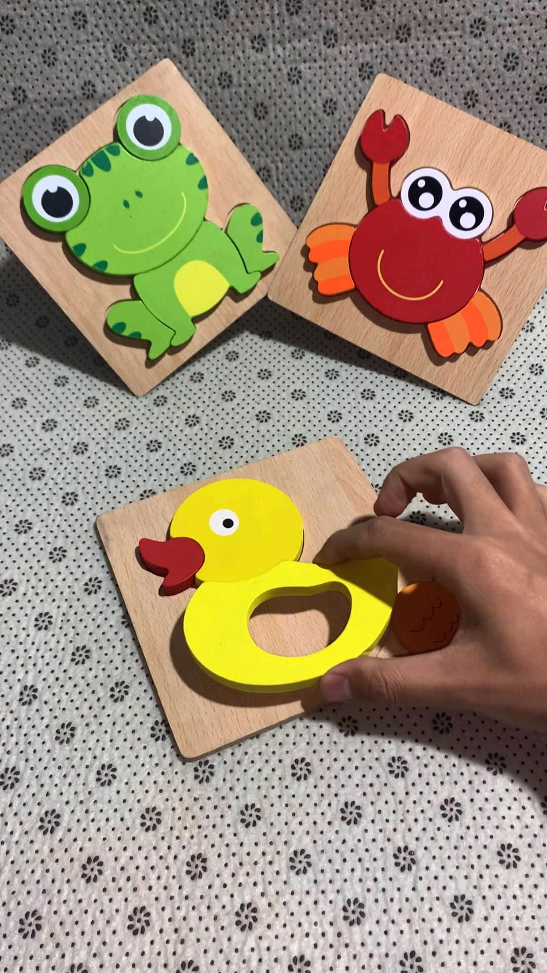 可爱的小黄鸭拼图趣味玩具,锻炼宝宝动手能力和认知能力