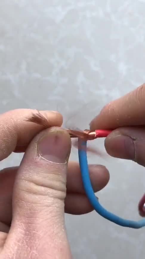 最安全的接电线方式学会能用一辈子两线相接讲究方法不然后期使用危险