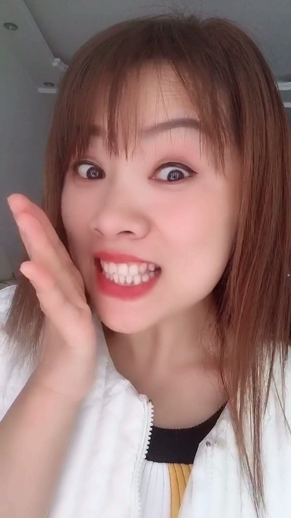 我的金牙呢#我的金牙呢,别人拍都有,到我这就没了,我也没吃呀