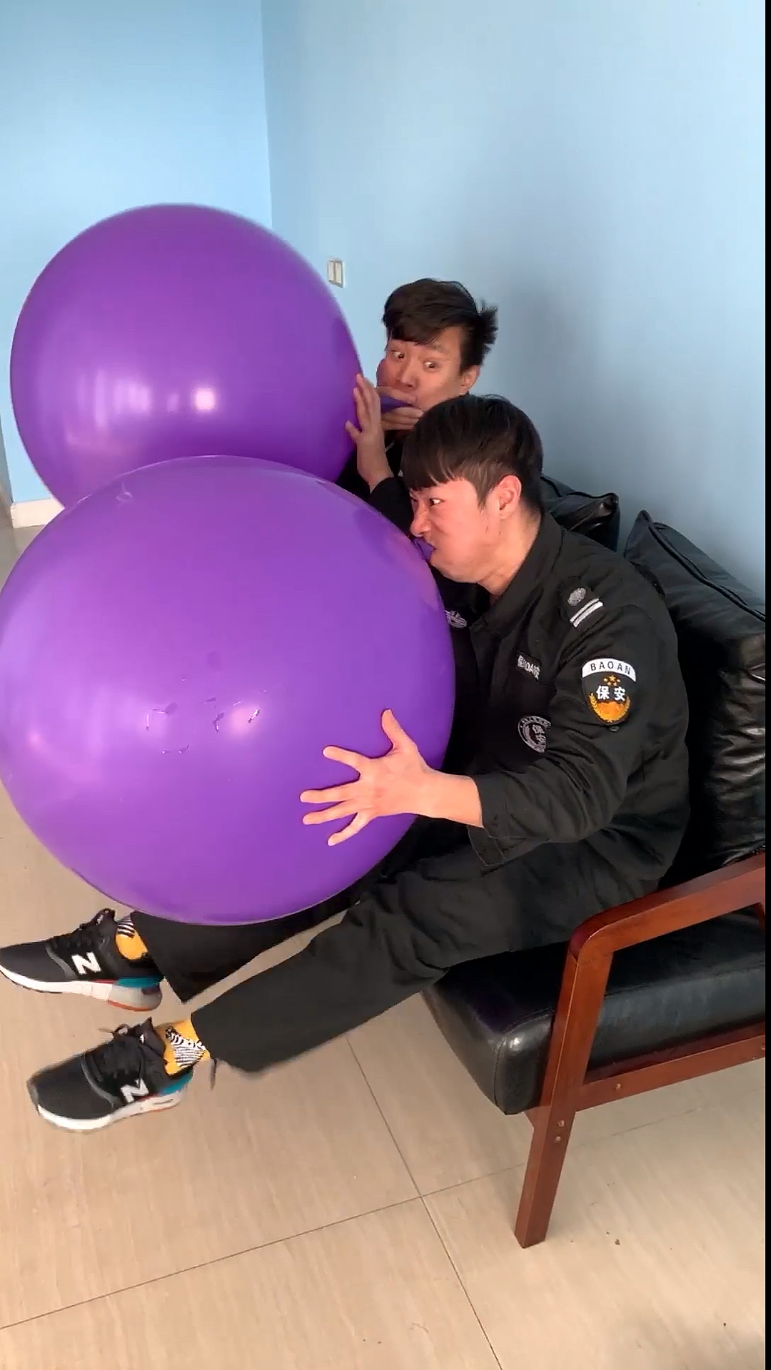 谁能吹气球比我大?