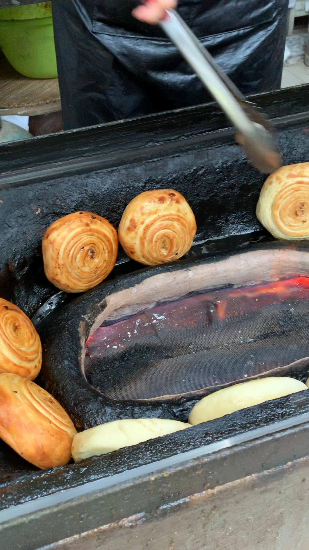 舌尖上的乡村美食#大肉火烧,这个外焦里嫩的真的好吃的很呢!