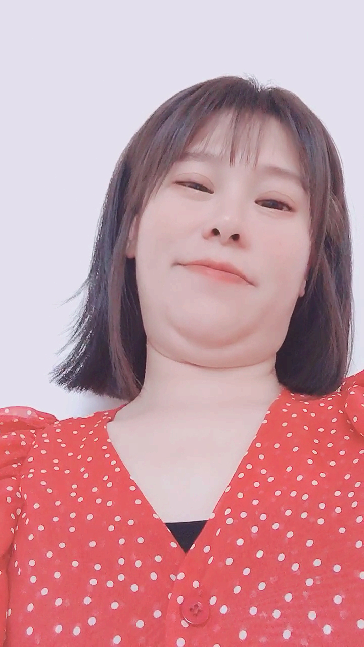 双下巴挑战赛#一个没有双下巴的女生是不完美的.