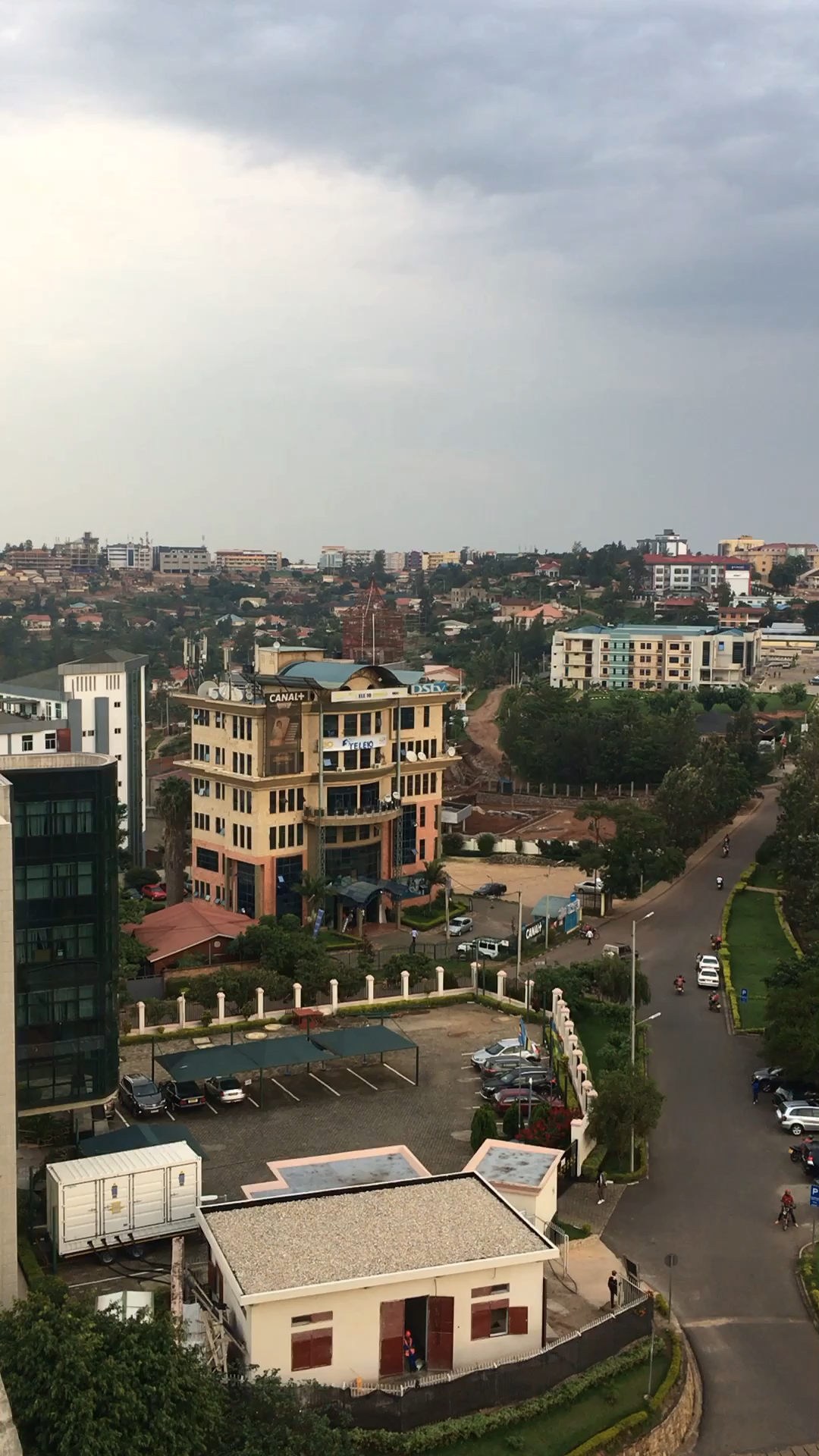 东非小国卢旺达首都基加利的城市风光,有没有和想的不一样呢