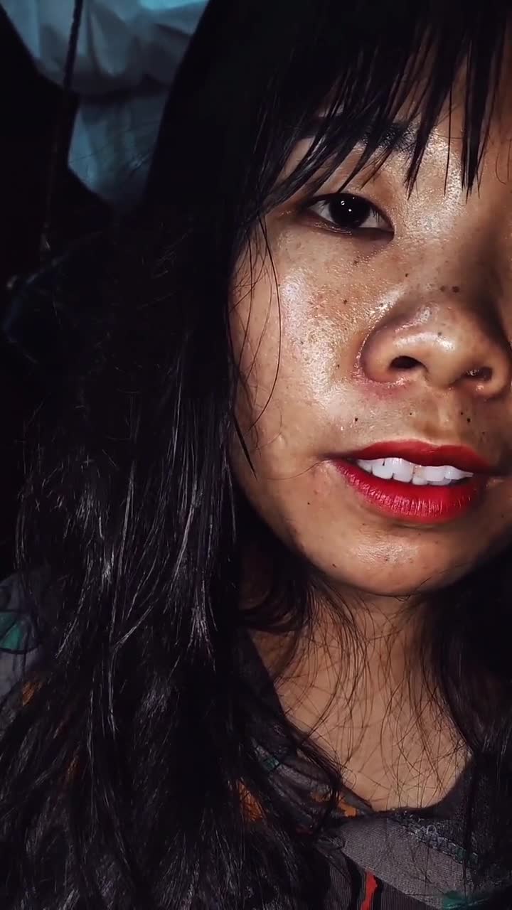 我颜值不高,我知道,我皮肤黑,我也知道,我穷,我也明白,我又不是靠颜值