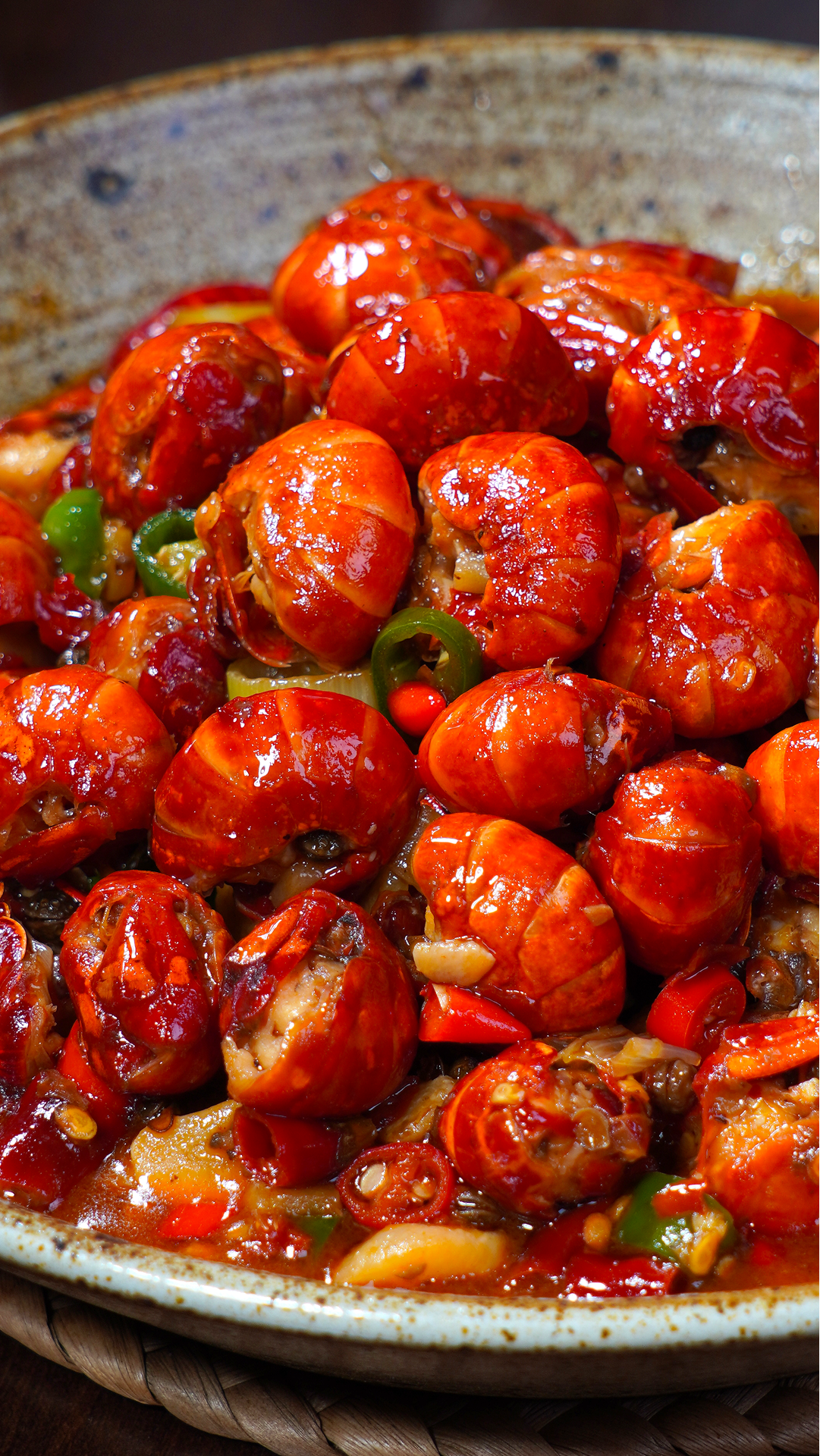 连壳都能嗦一遍的麻辣龙虾尾