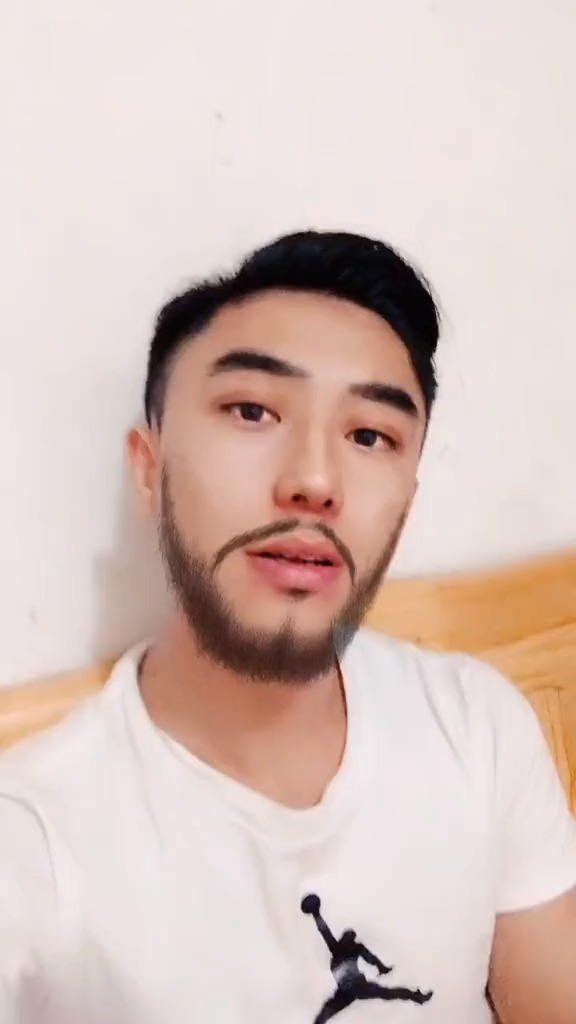 十个络腮九个帅,要是有络腮胡,就……哈哈