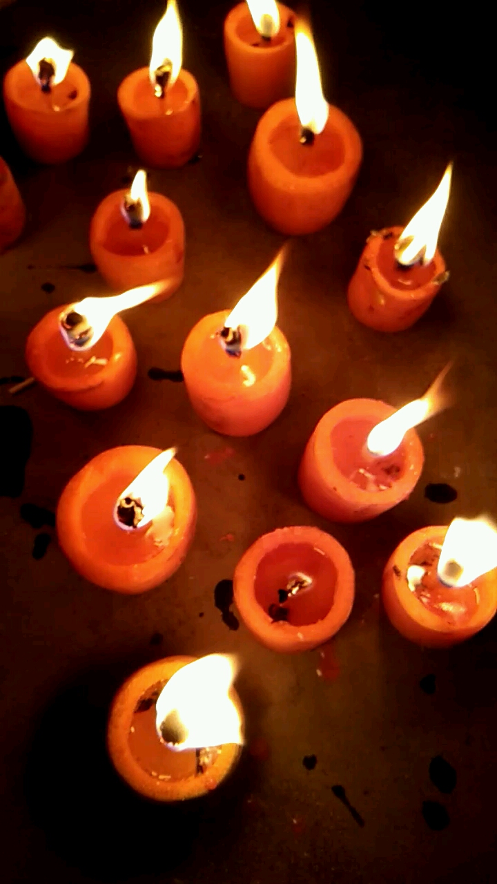 元宵快乐,看我挖的胡萝卜灯漂亮不.