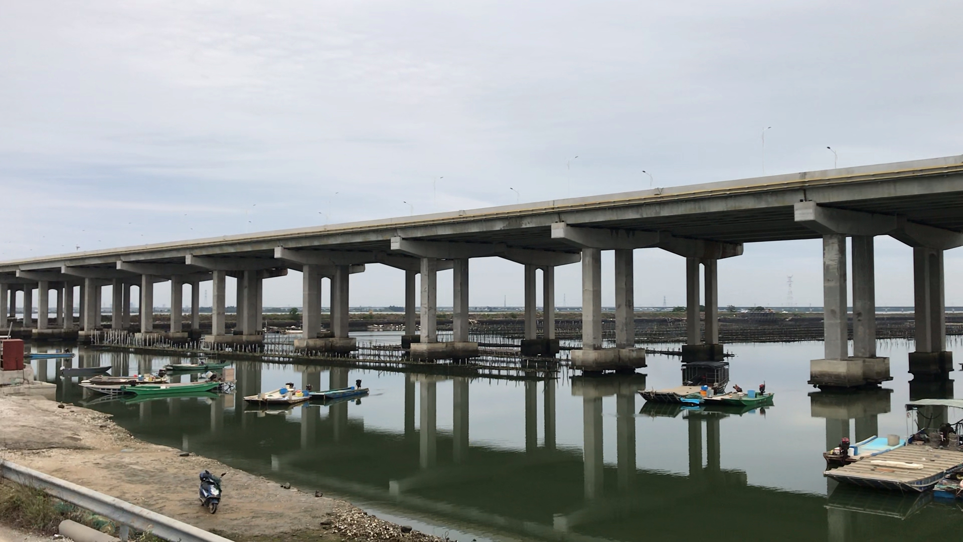 我的私藏景点#东海岛堵海大堤和玉湛高速公路跨海大桥,一座工业型