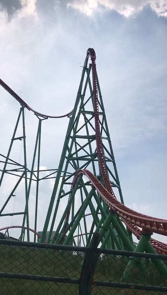 南昌万达100米高的过山车!刺激吧?