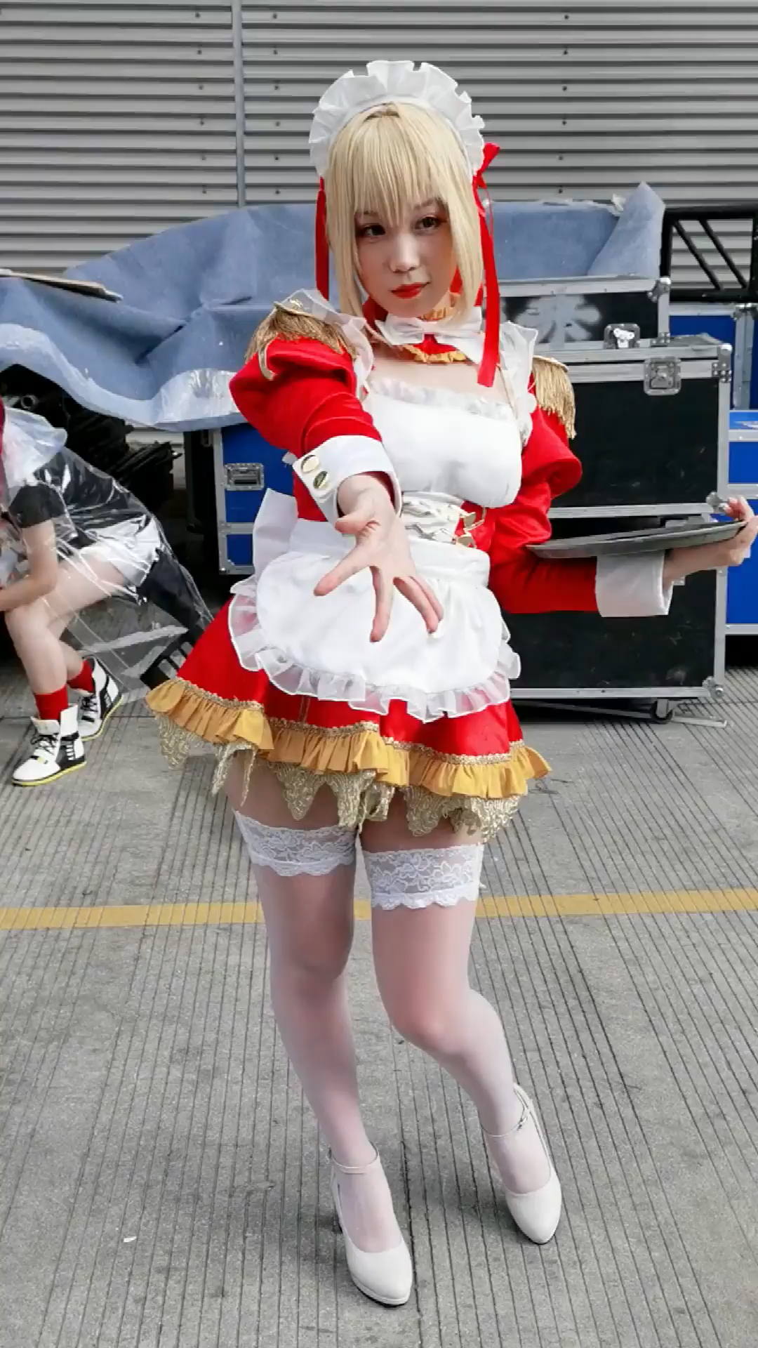 最强cosplay挑战赛#来一起跳舞吧,小姐姐真大方