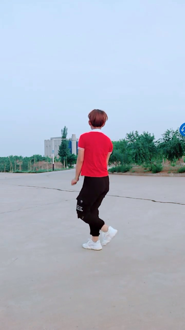 简单四步,十字步又名秧歌步!