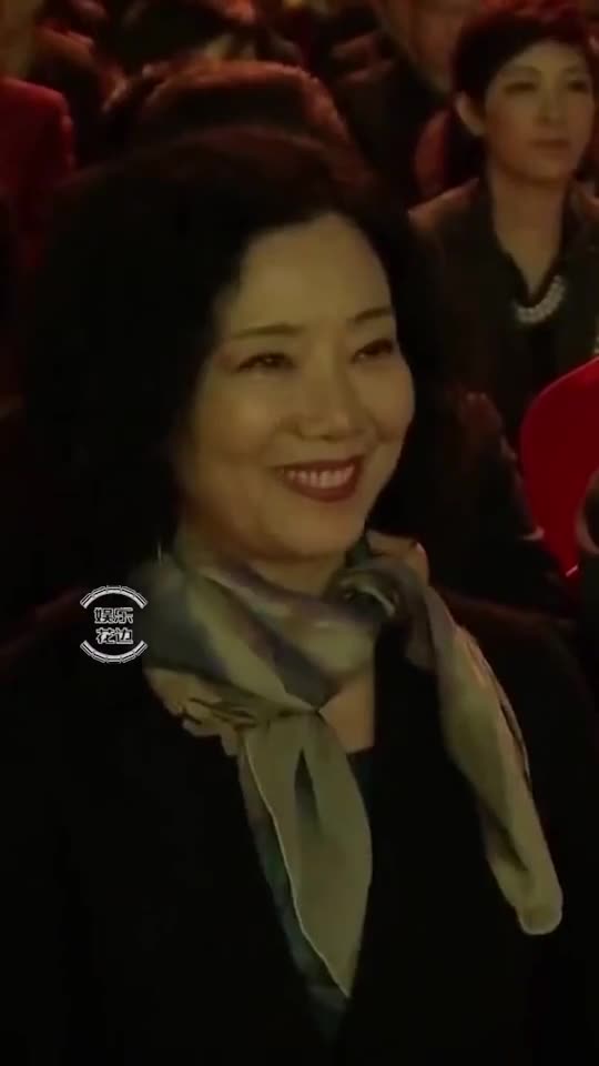 获奖现场陈宝国深情表白妻子赵奎娥两人从中央戏剧学院校友开始相恋