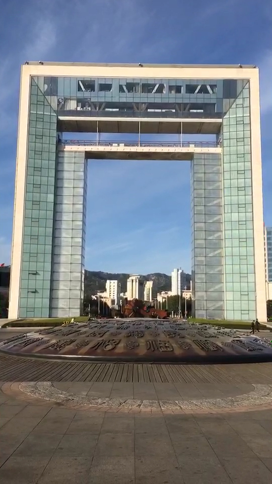 全民旅游#看到幸福门的都幸福,看见万福图的都万福