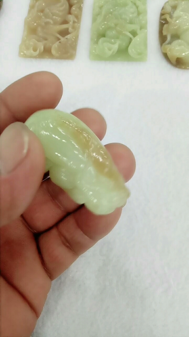 精品黄白老玉貔貅