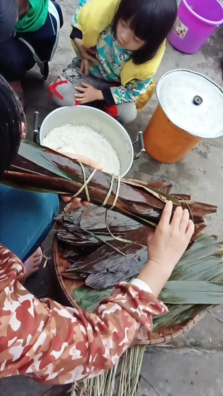 农村巧妇包粽子系列六:我们过年了