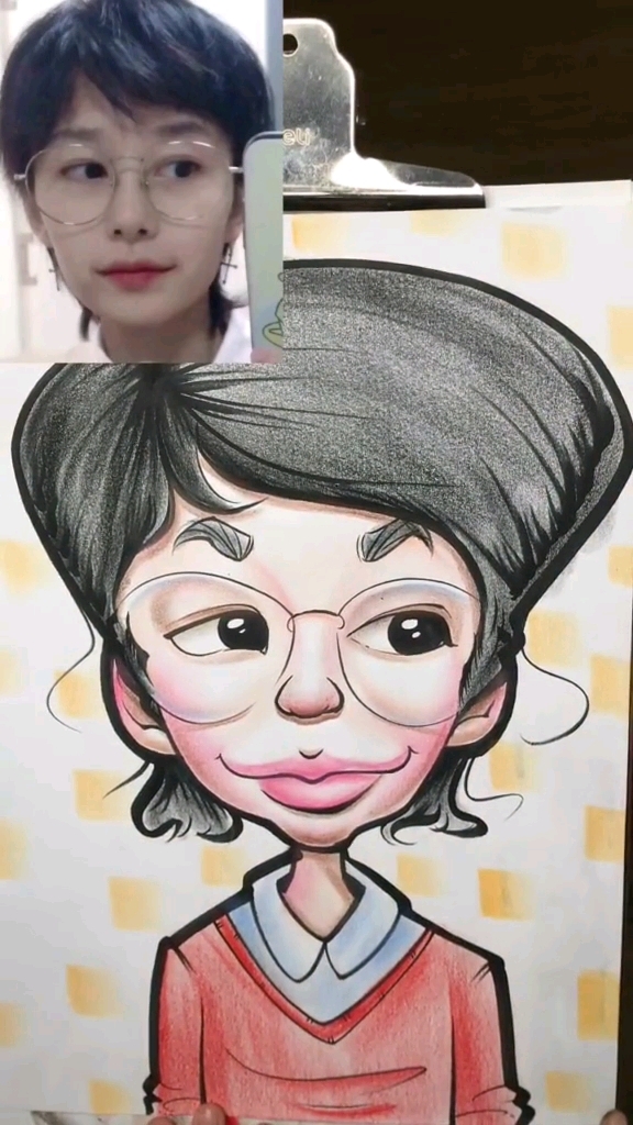 笑不露齿,大家闺秀.