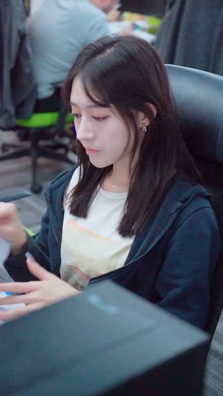 回复 3 元气萝莉n96天前 小七好美 回复 3 用尔阳qg5天前 顾城大直男