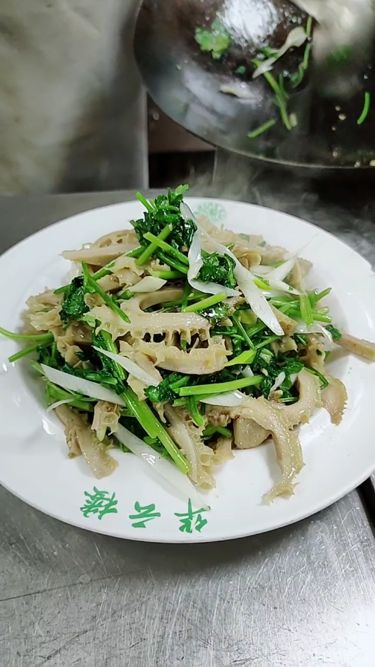 不可辜负的美食#芫爆肚丝口味鲜咸微辣,香菜味浓非常好吃.