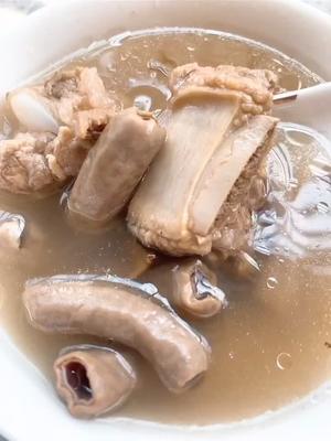 婆婆牌闽南过饥草排骨小肠汤,朴素的一道汤,蕴含着婆婆的关爱,暖胃又