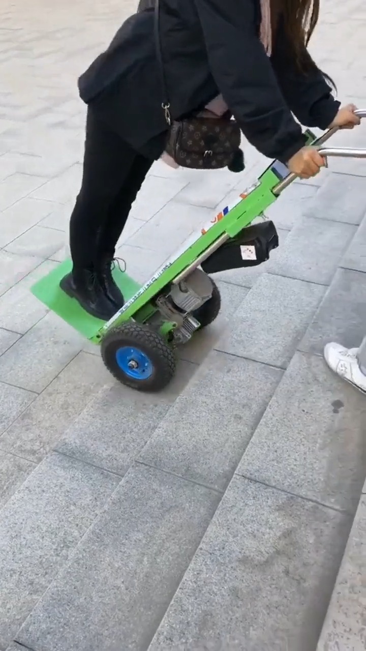 专为老人设计的爬楼梯神器,再不方便的老人,站上去都是简单问题