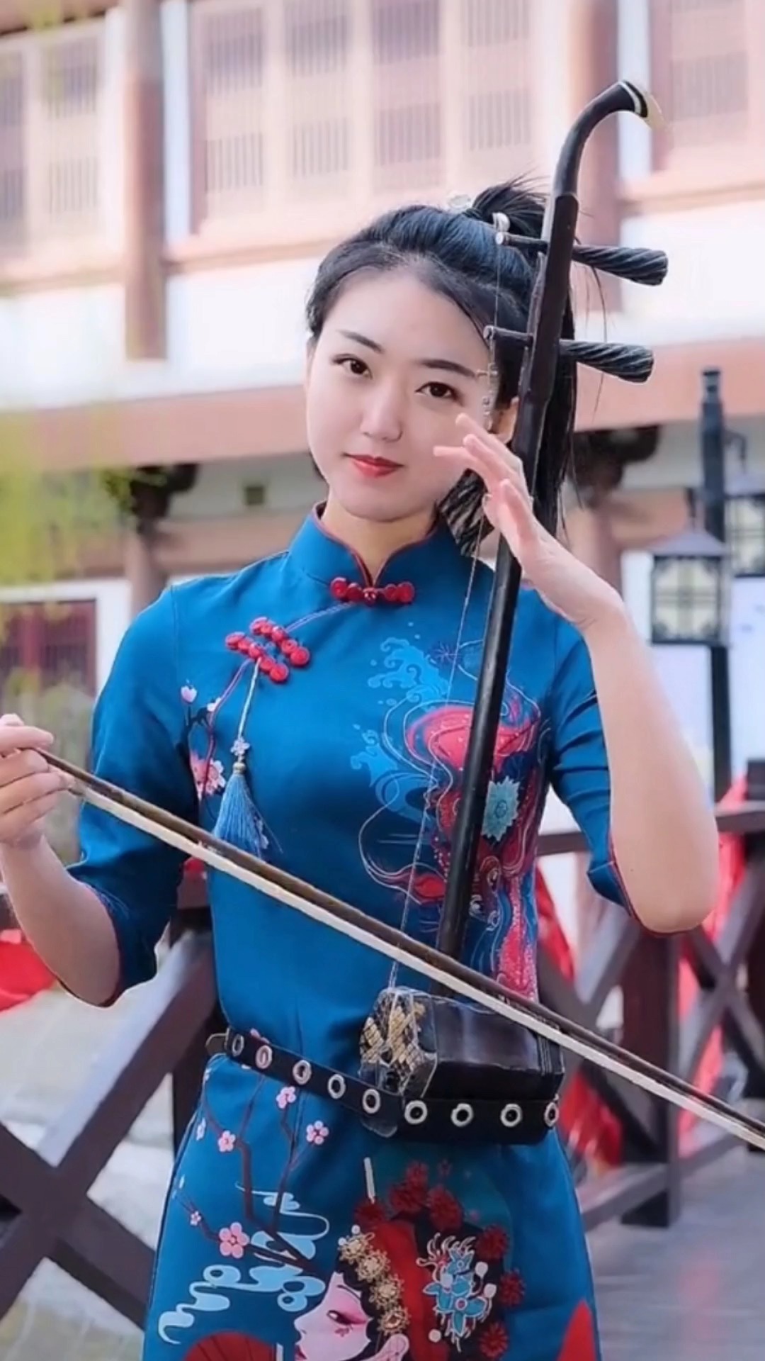 迷惑行为大赏#清纯美女二胡独奏《化蝶》,琴音委婉细腻,甜美悦耳沁