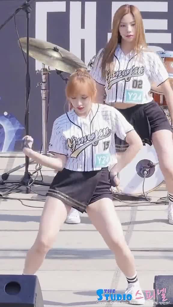 "后空翻"宇宙少女程潇,谁会不爱呢!