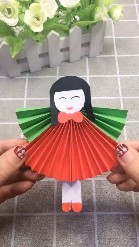 手工制作#用纸叠一个穿裙子的小女孩,好看又精致-全民小视频