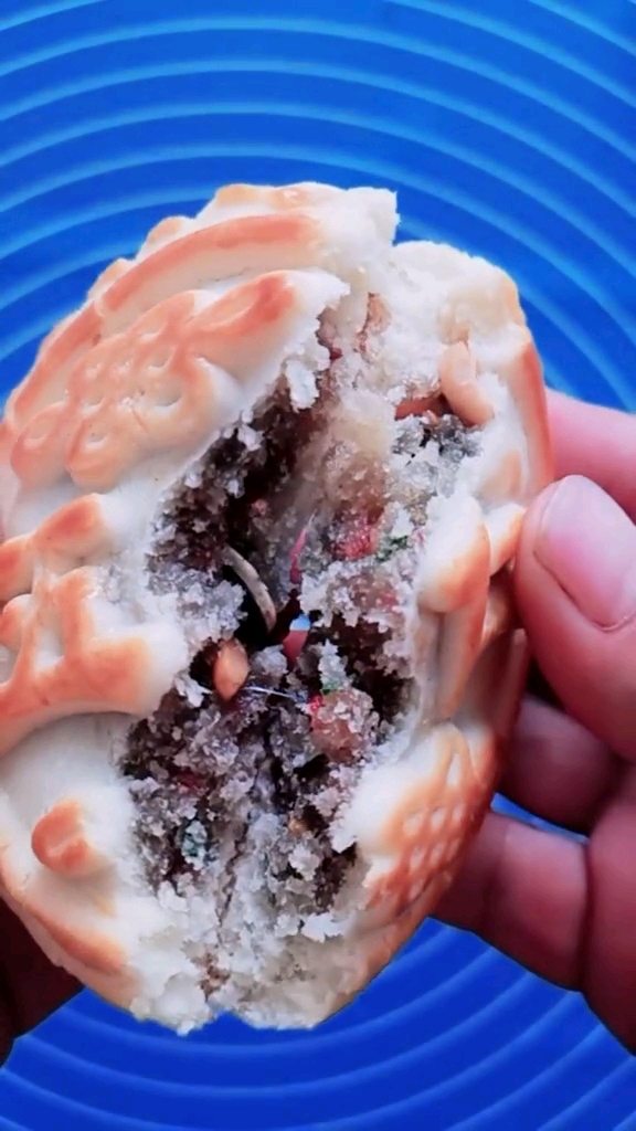 黑暗料理之王#黑作坊做的月饼真不卫生