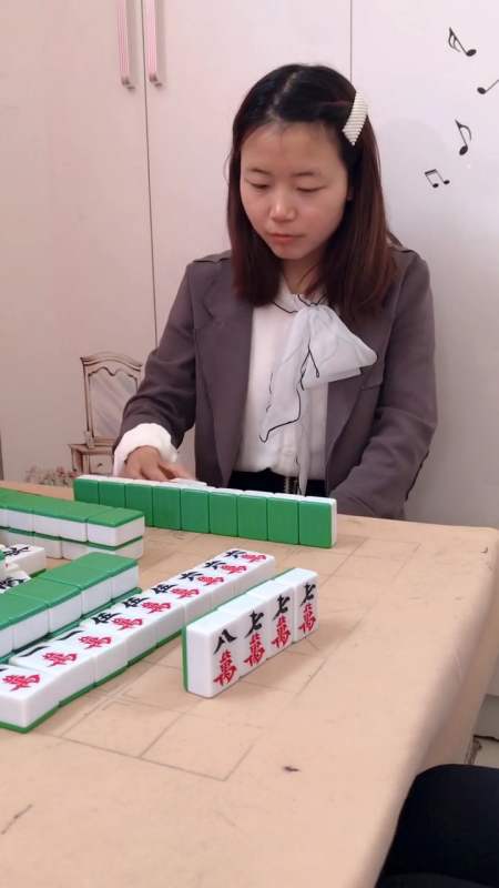 娱乐#新学的一招,今天跟小姐姐打麻将用上了,还挺管用!
