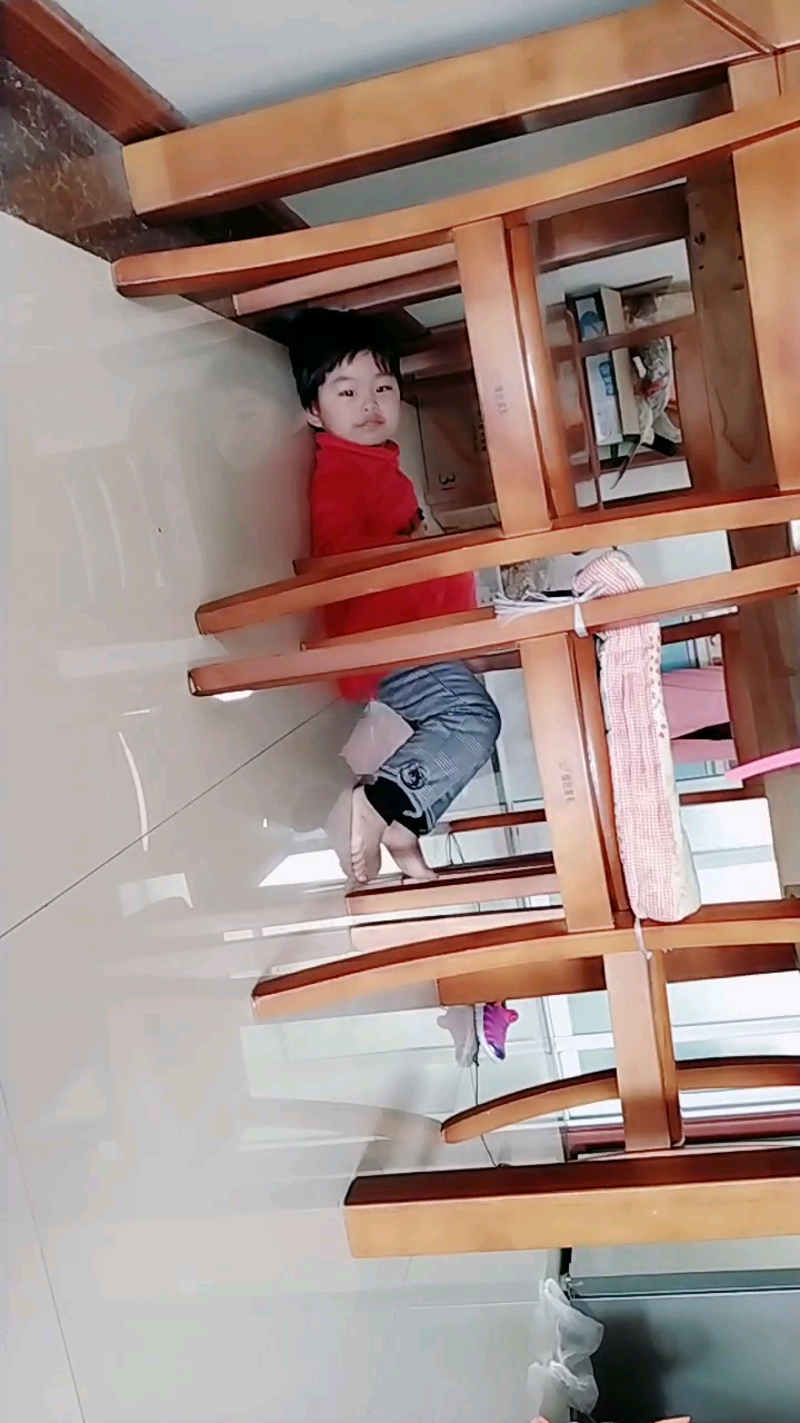 这个小孩带挨揍