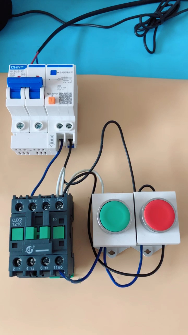 接触器点动加自锁