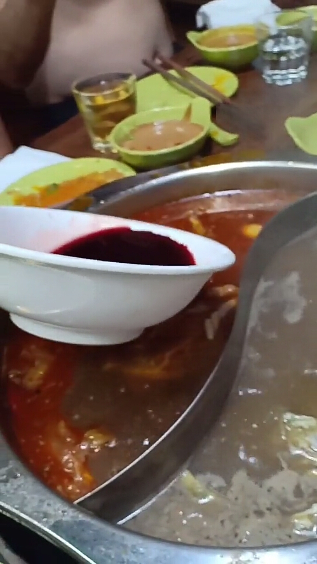 一碗血倒进去,会是什么结果呢?